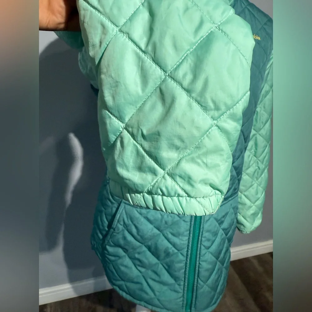 Columbia‎ Two-Tone Quilted Jacket in Teal and Light Green